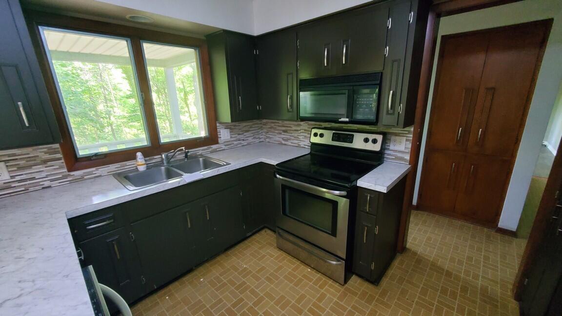 14261 Essenburg Drive Holland MI 49424
