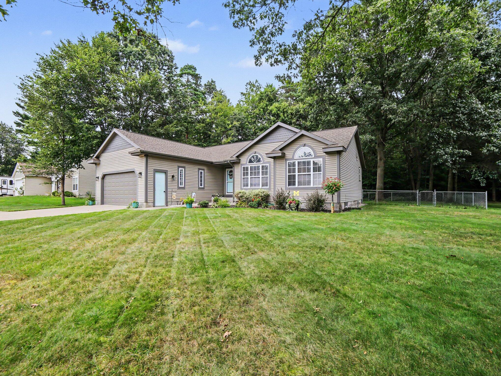 3672 Whispering Woods Drive Muskegon MI 49444