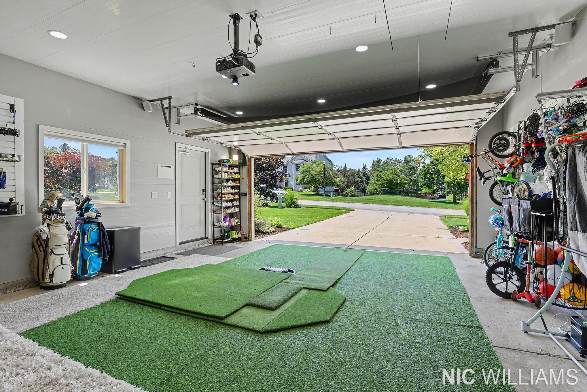 4700 Paramount Drive NE Grand Rapids MI 49525