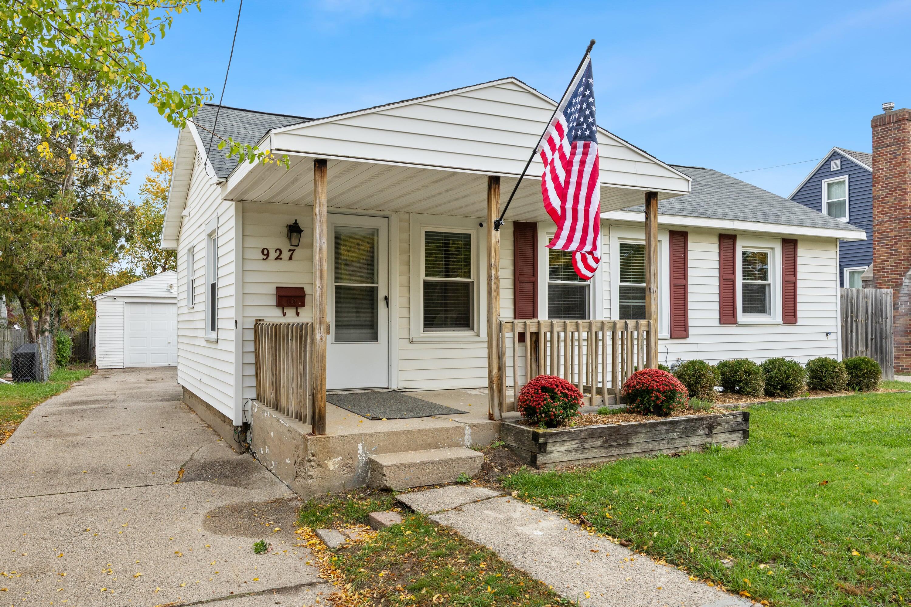 927 Aberdeen Street NE Grand Rapids MI 49505