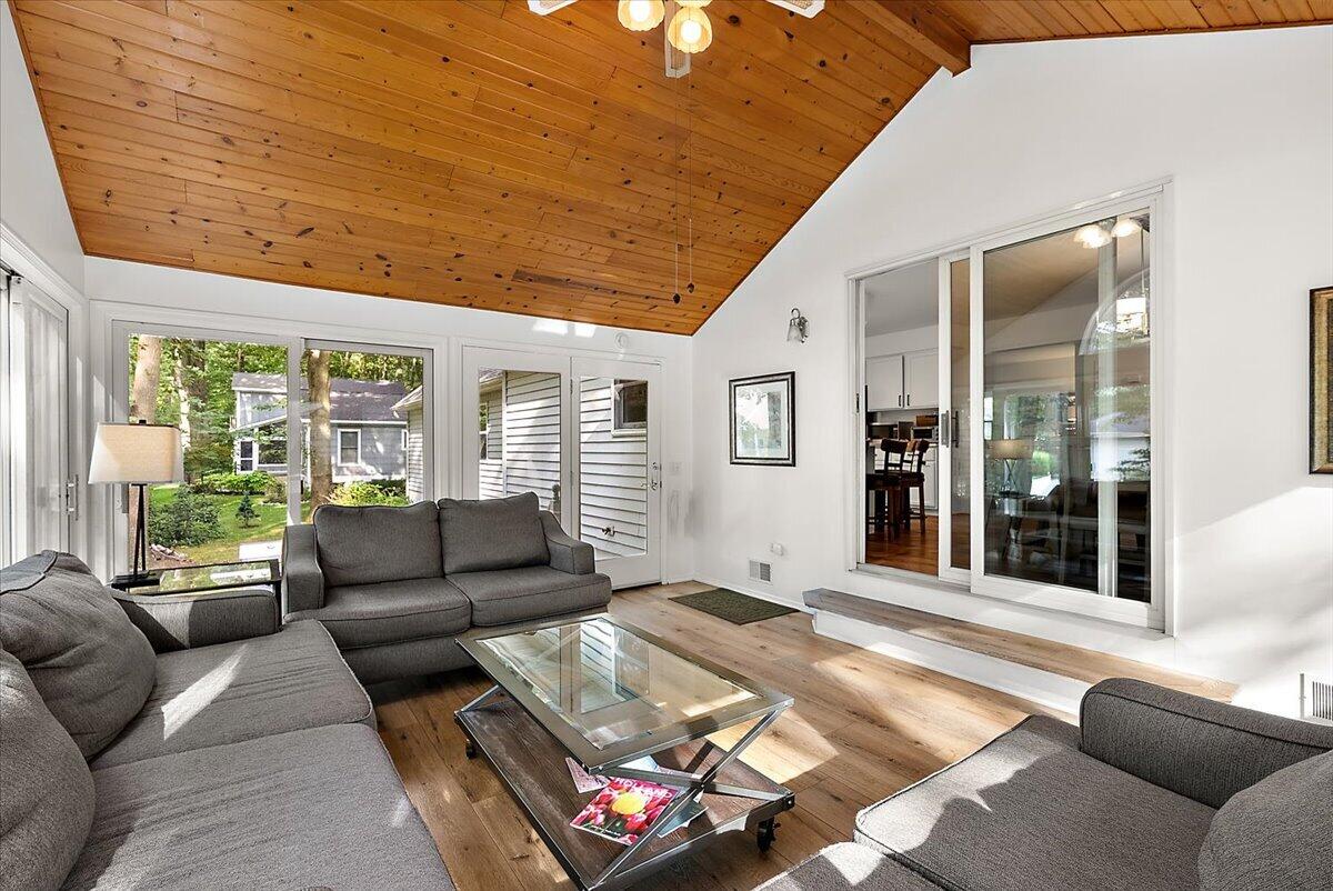 997 Singapore Drive Saugatuck MI 49453