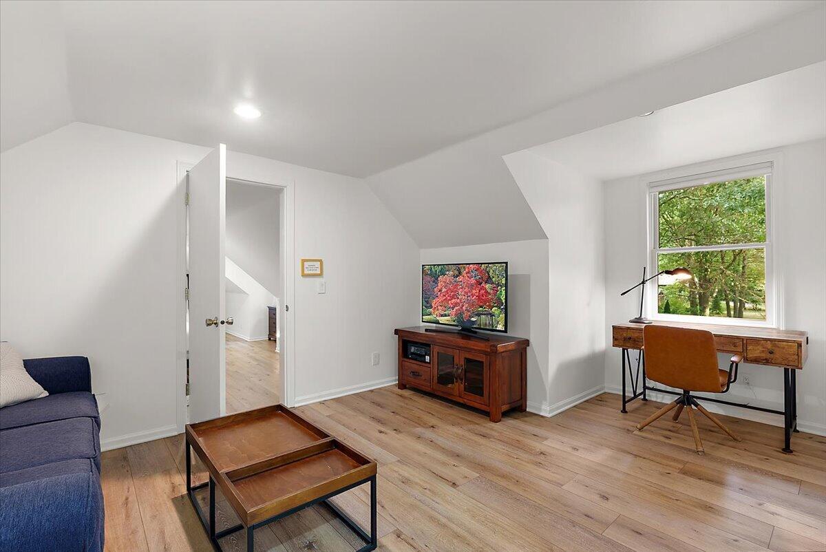 997 Singapore Drive Saugatuck MI 49453