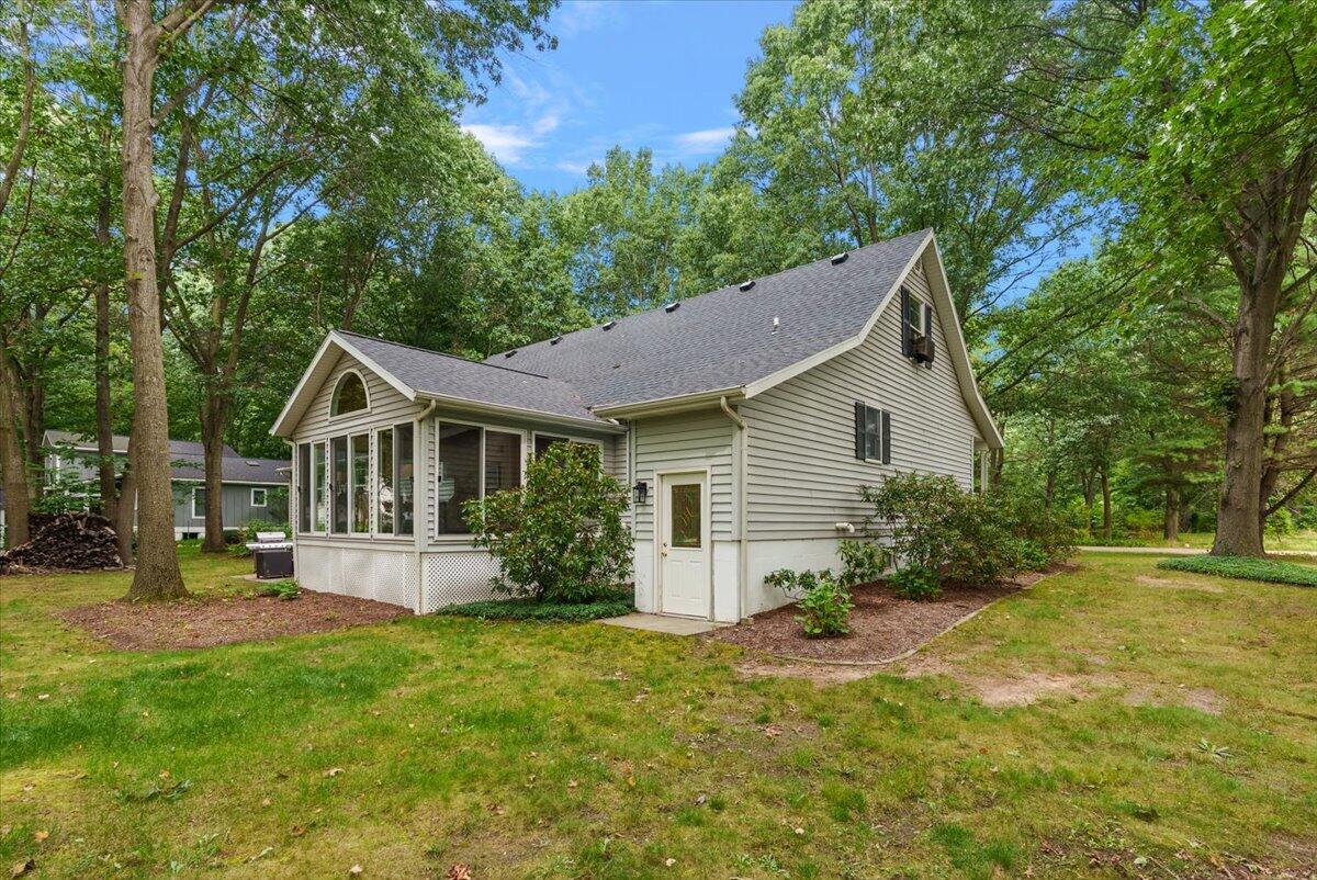 997 Singapore Drive Saugatuck MI 49453