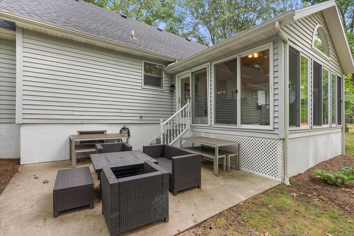 997 Singapore Drive Saugatuck MI 49453