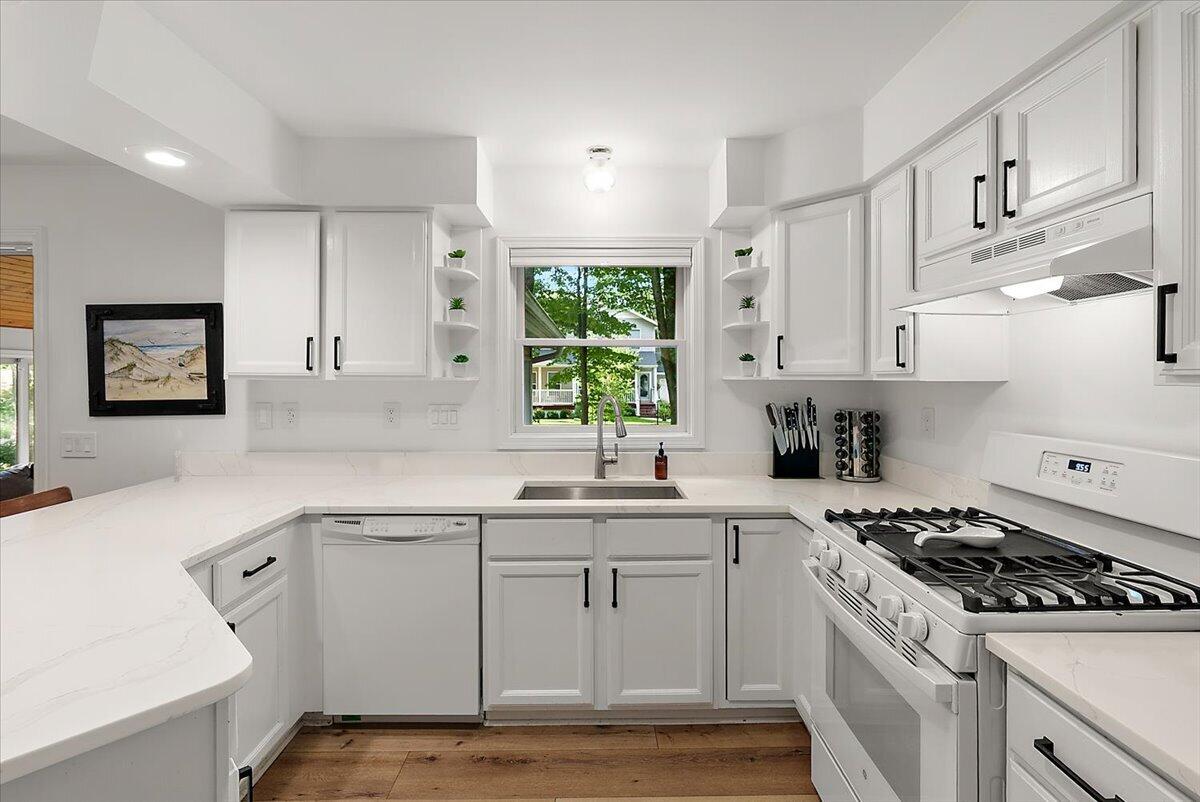 997 Singapore Drive Saugatuck MI 49453