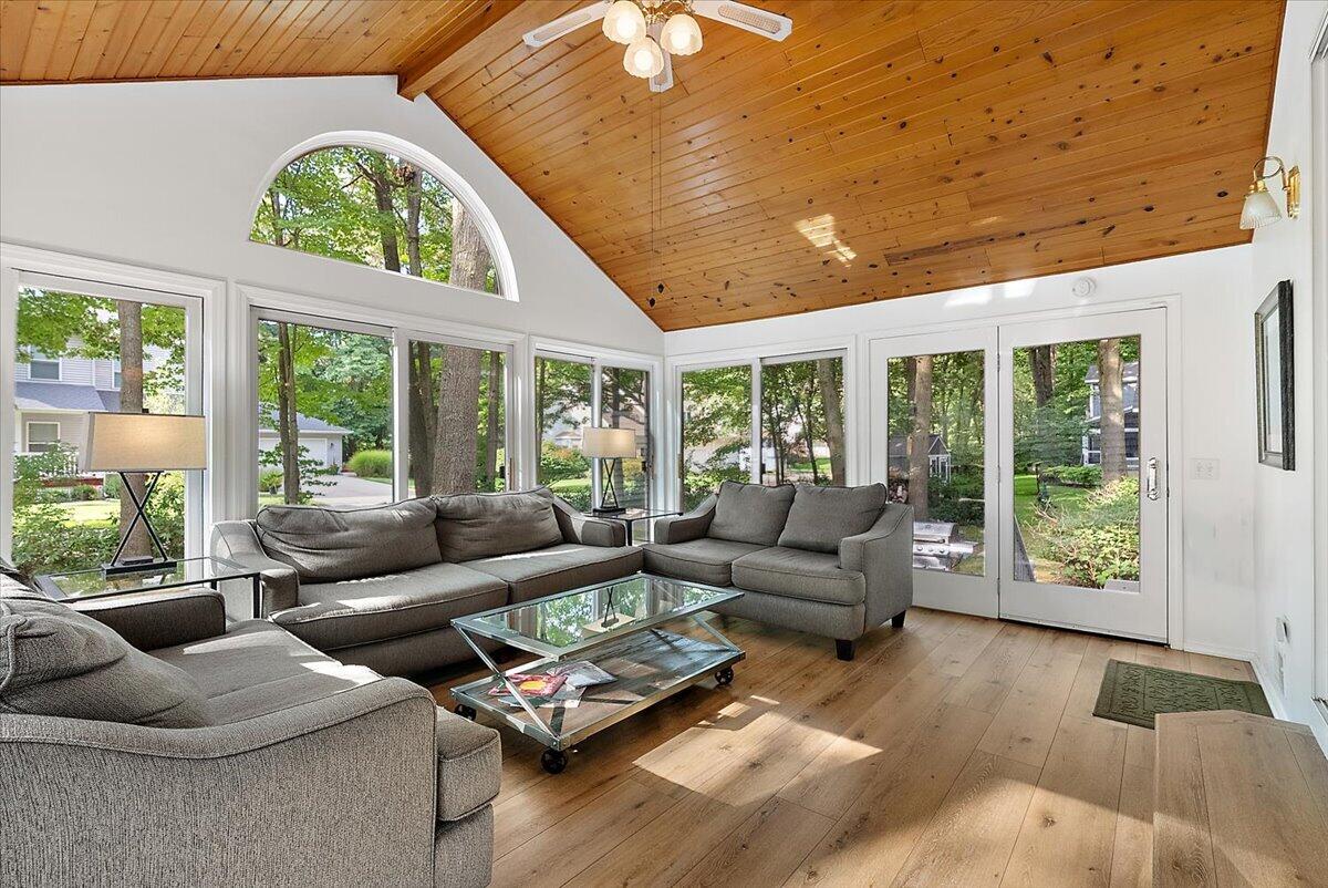 997 Singapore Drive Saugatuck MI 49453
