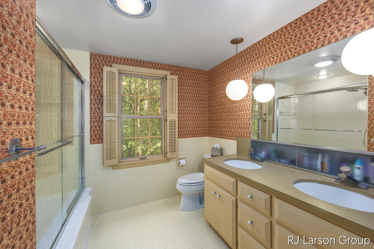 2033 Coronado Drive SE Grand Rapids MI 49506