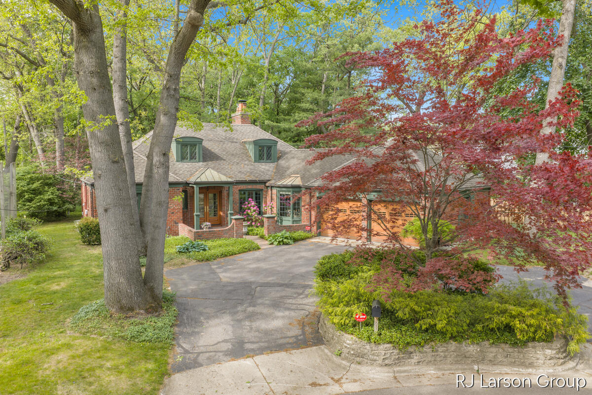 2033 Coronado Drive SE Grand Rapids MI 49506