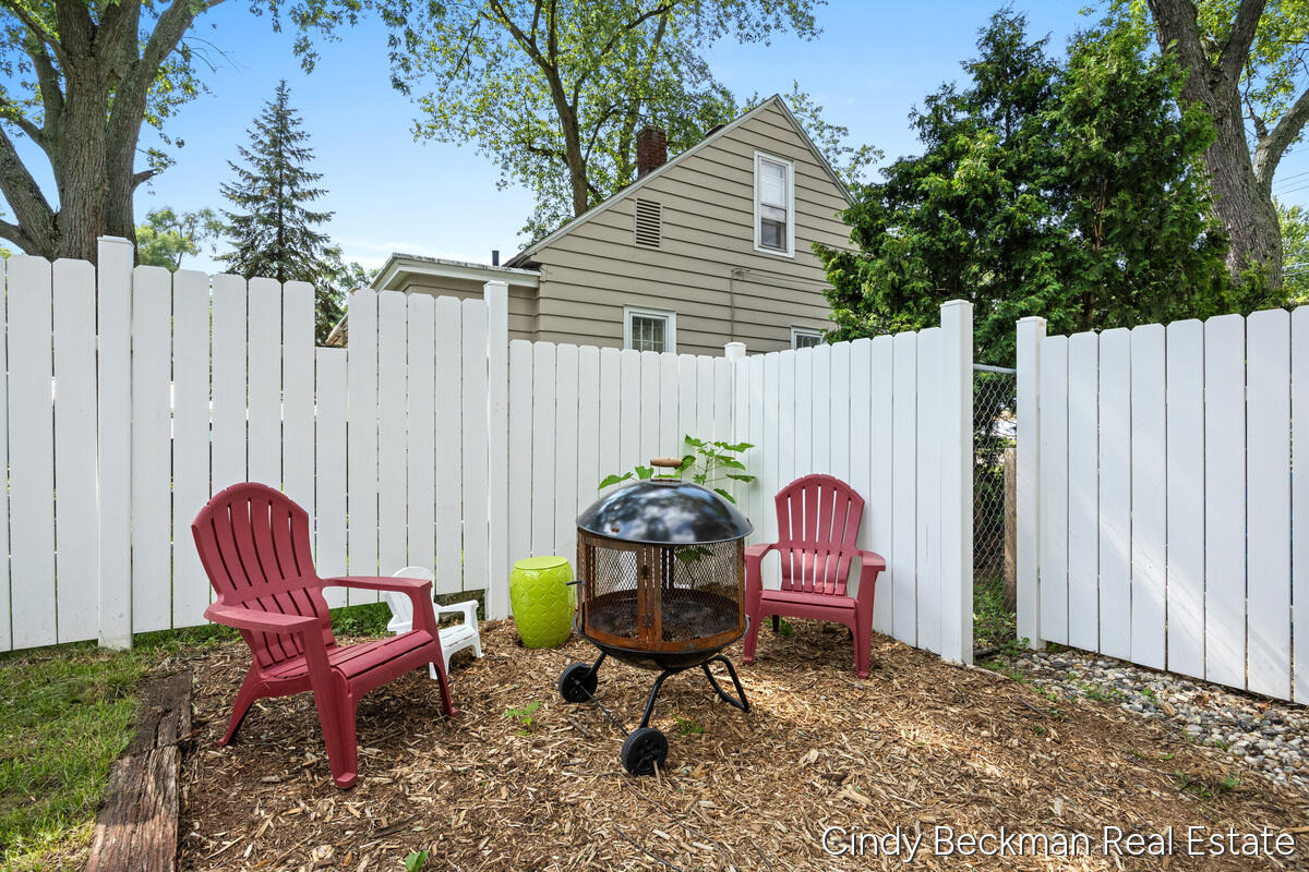 368 E 24th Street Holland MI 49423