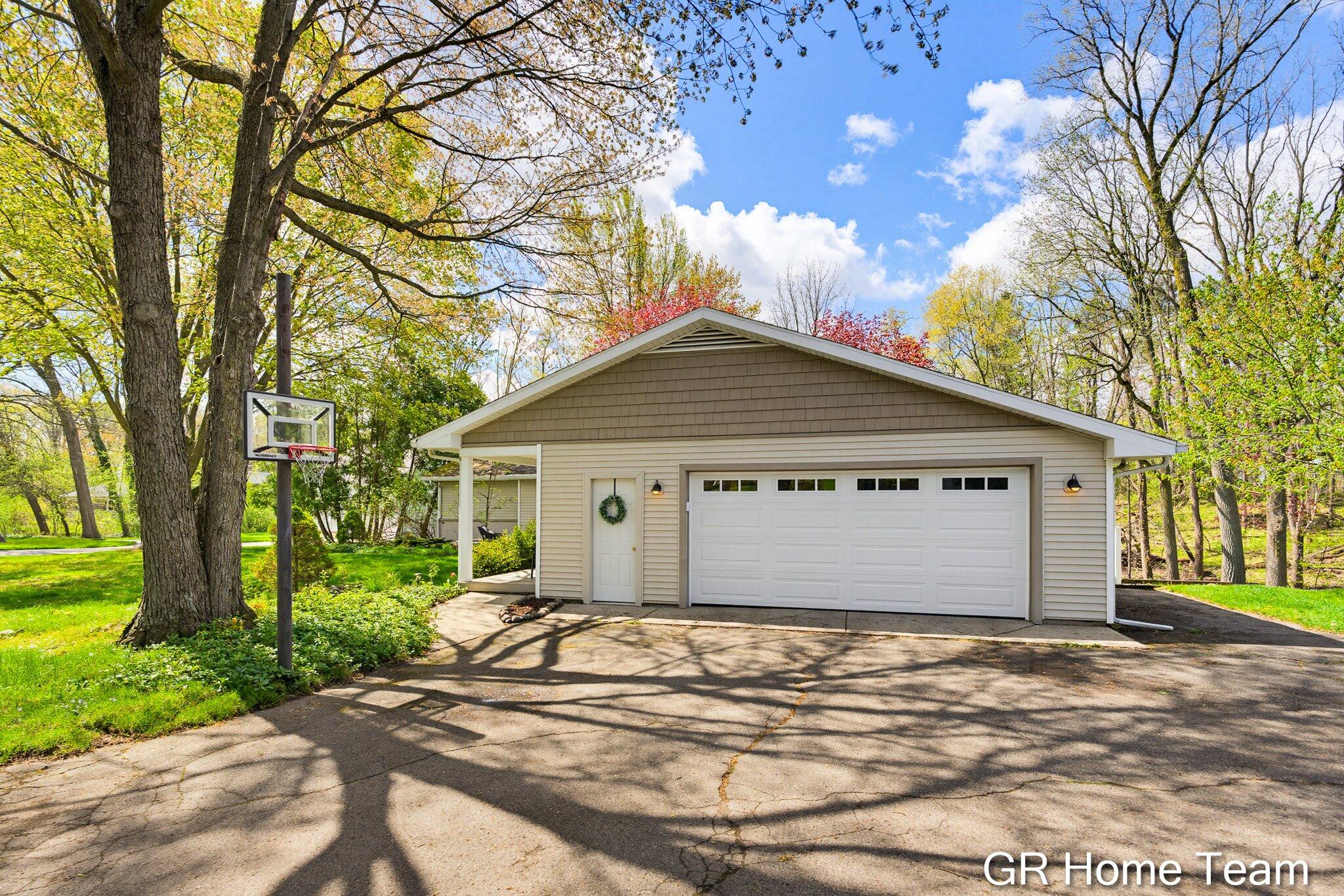 4090 Baywood Drive SE Grand Rapids MI 49546