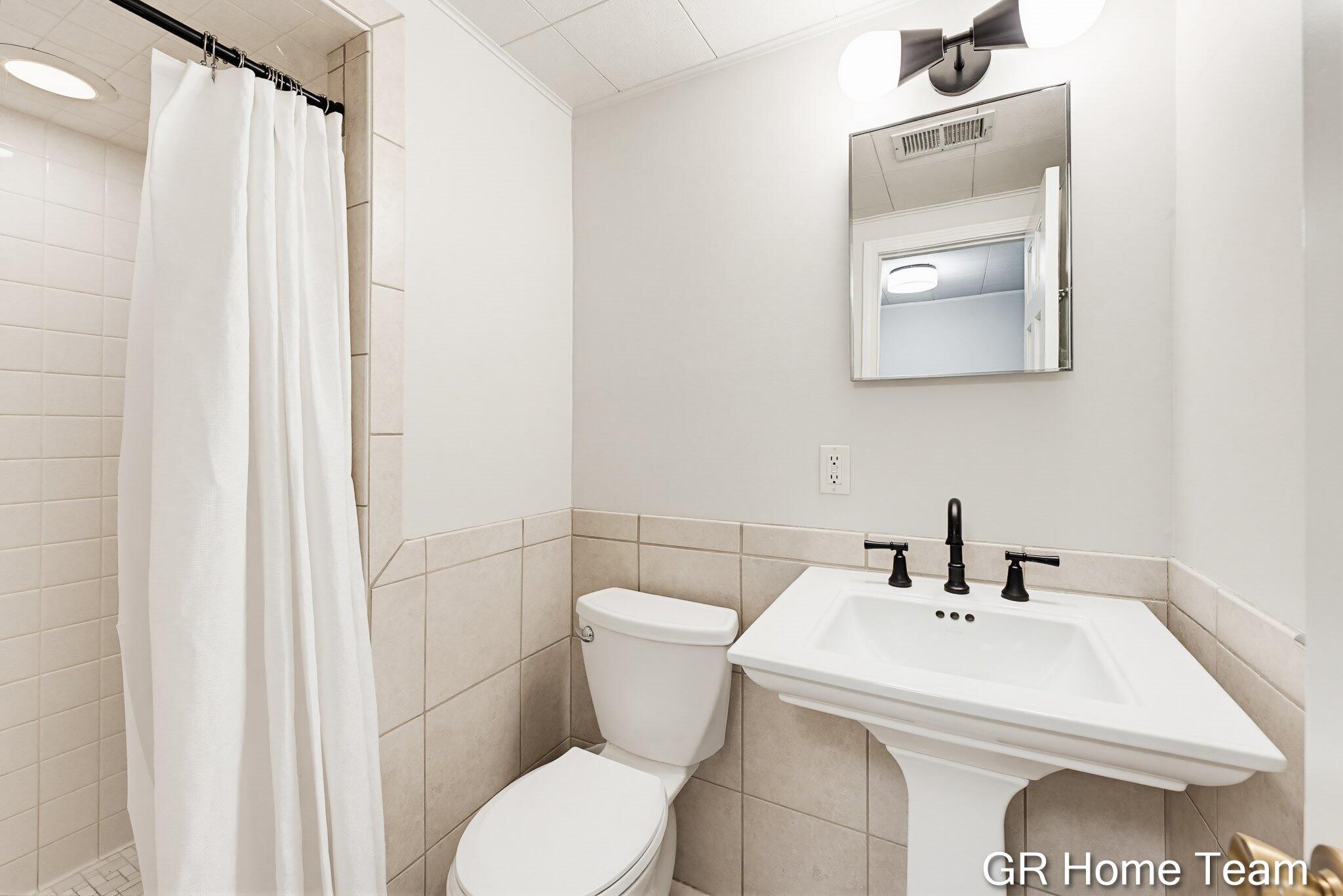4090 Baywood Drive SE Grand Rapids MI 49546