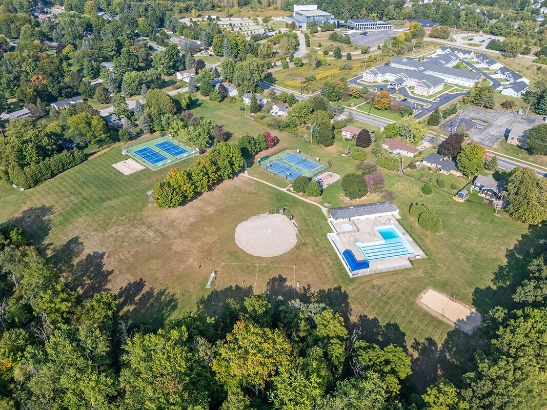 4090 Baywood Drive SE Grand Rapids MI 49546