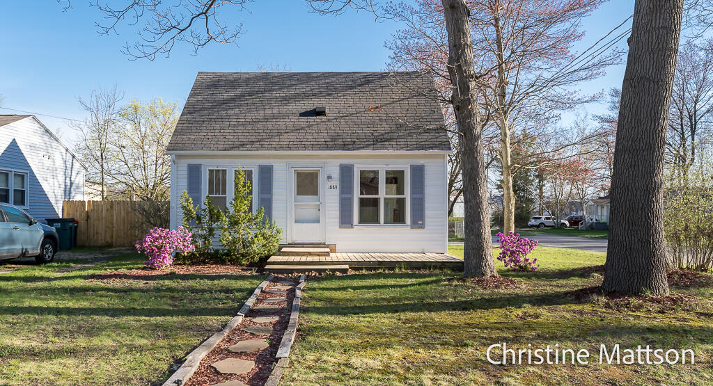 1889 Manor Drive Norton Shores MI 49441
