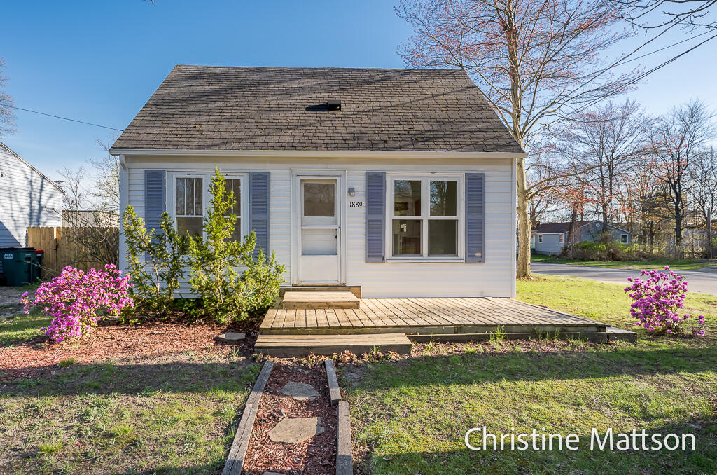 1889 Manor Drive Norton Shores MI 49441