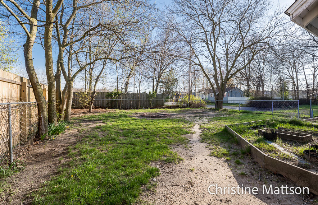 1889 Manor Drive Norton Shores MI 49441