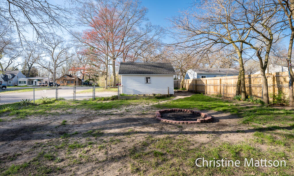 1889 Manor Drive Norton Shores MI 49441