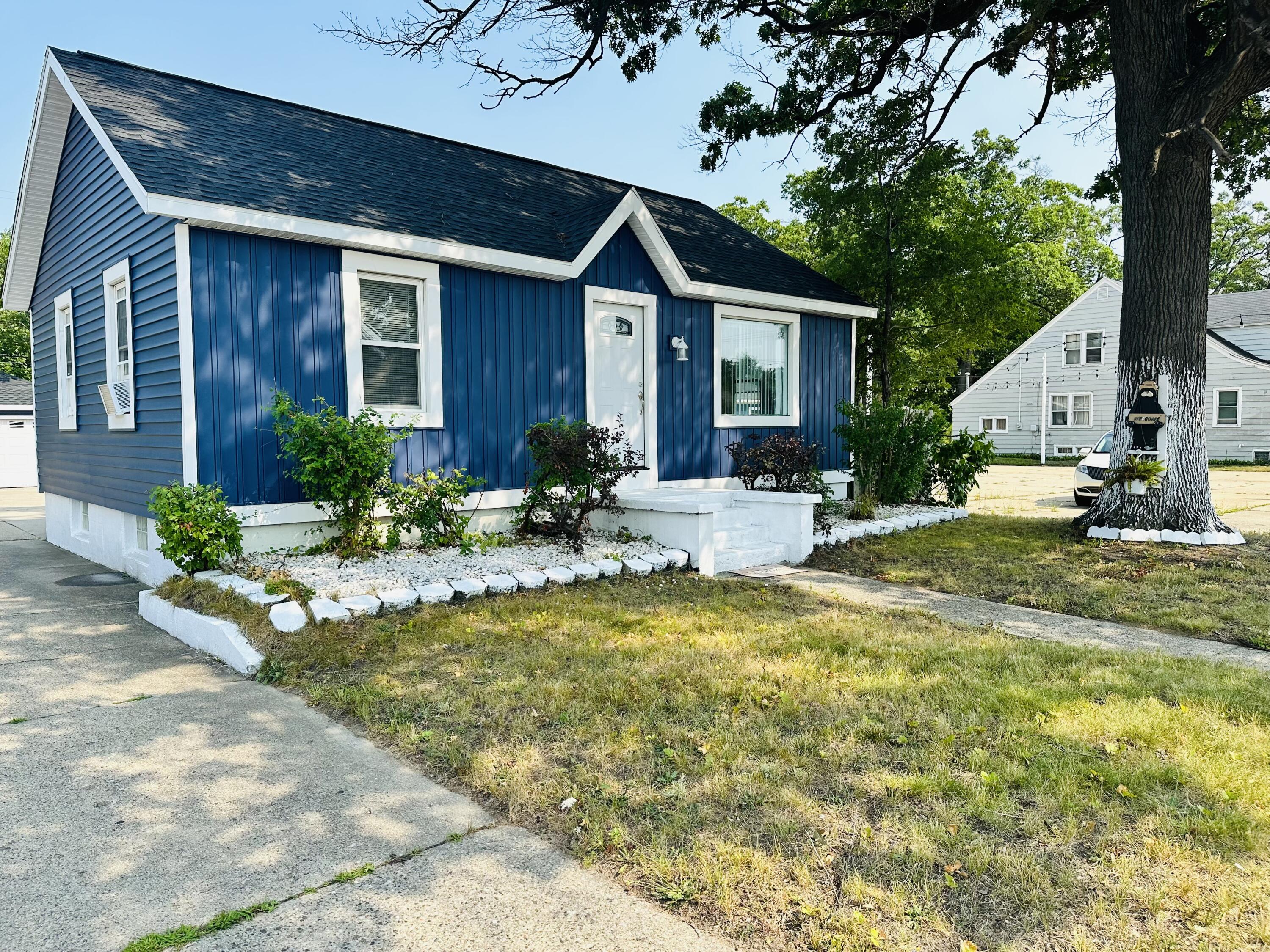 2174 S Getty Street Muskegon MI 49444
