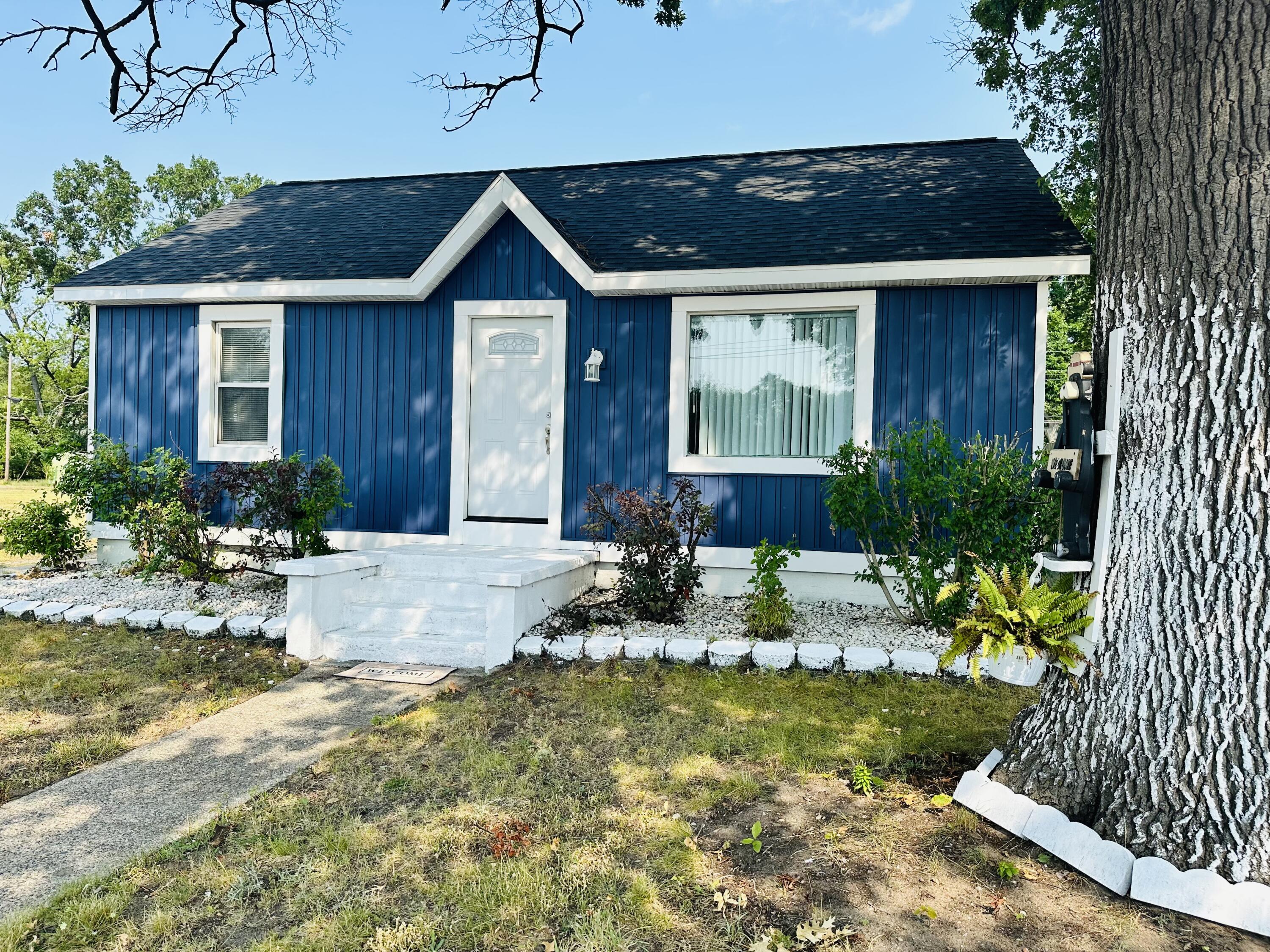 2174 S Getty Street Muskegon MI 49444