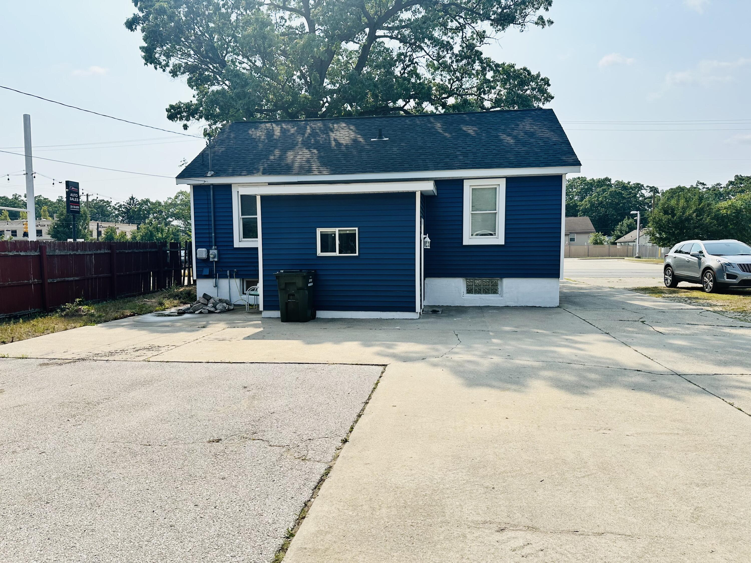 2174 S Getty Street Muskegon MI 49444
