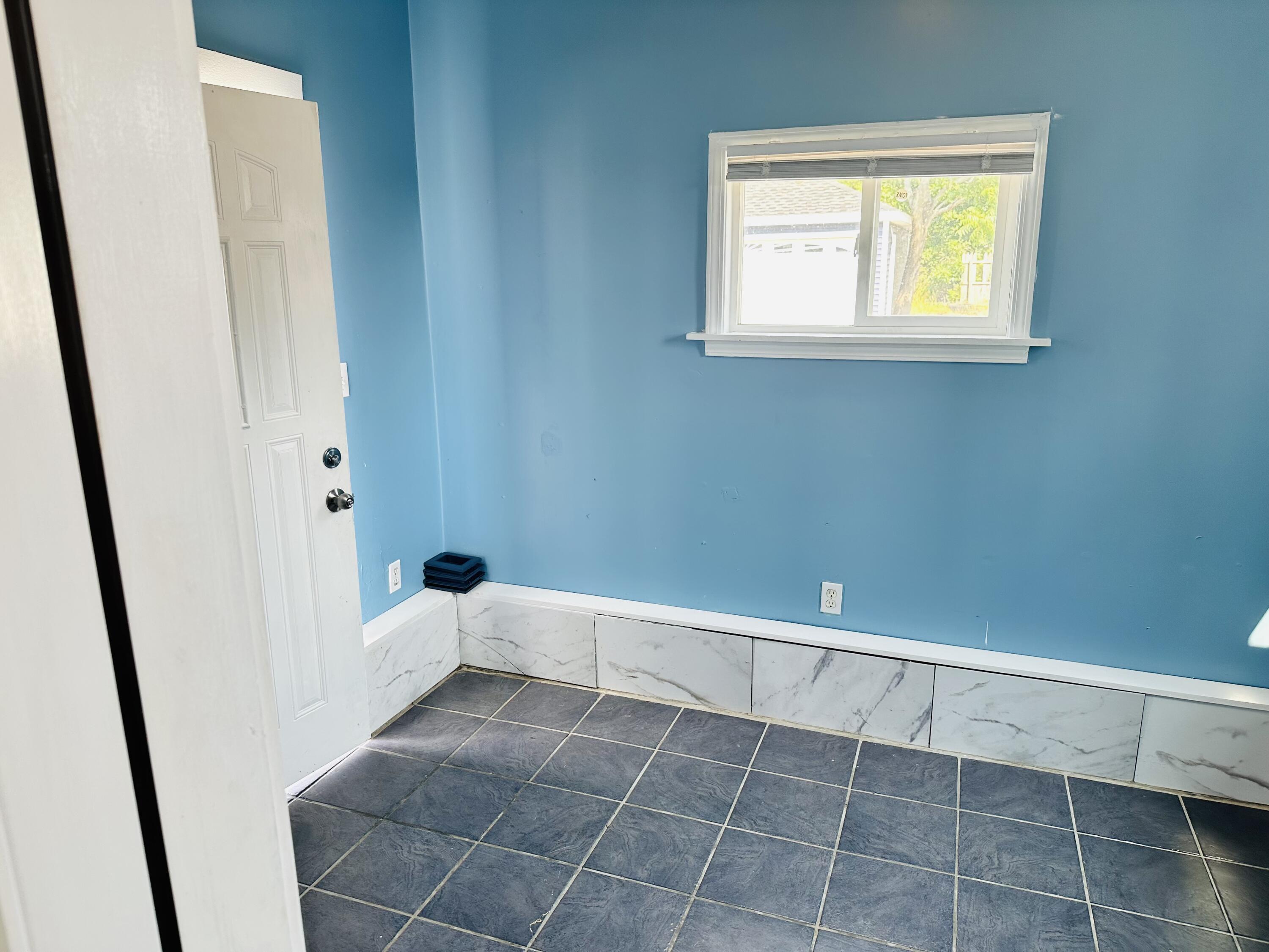 2174 S Getty Street Muskegon MI 49444