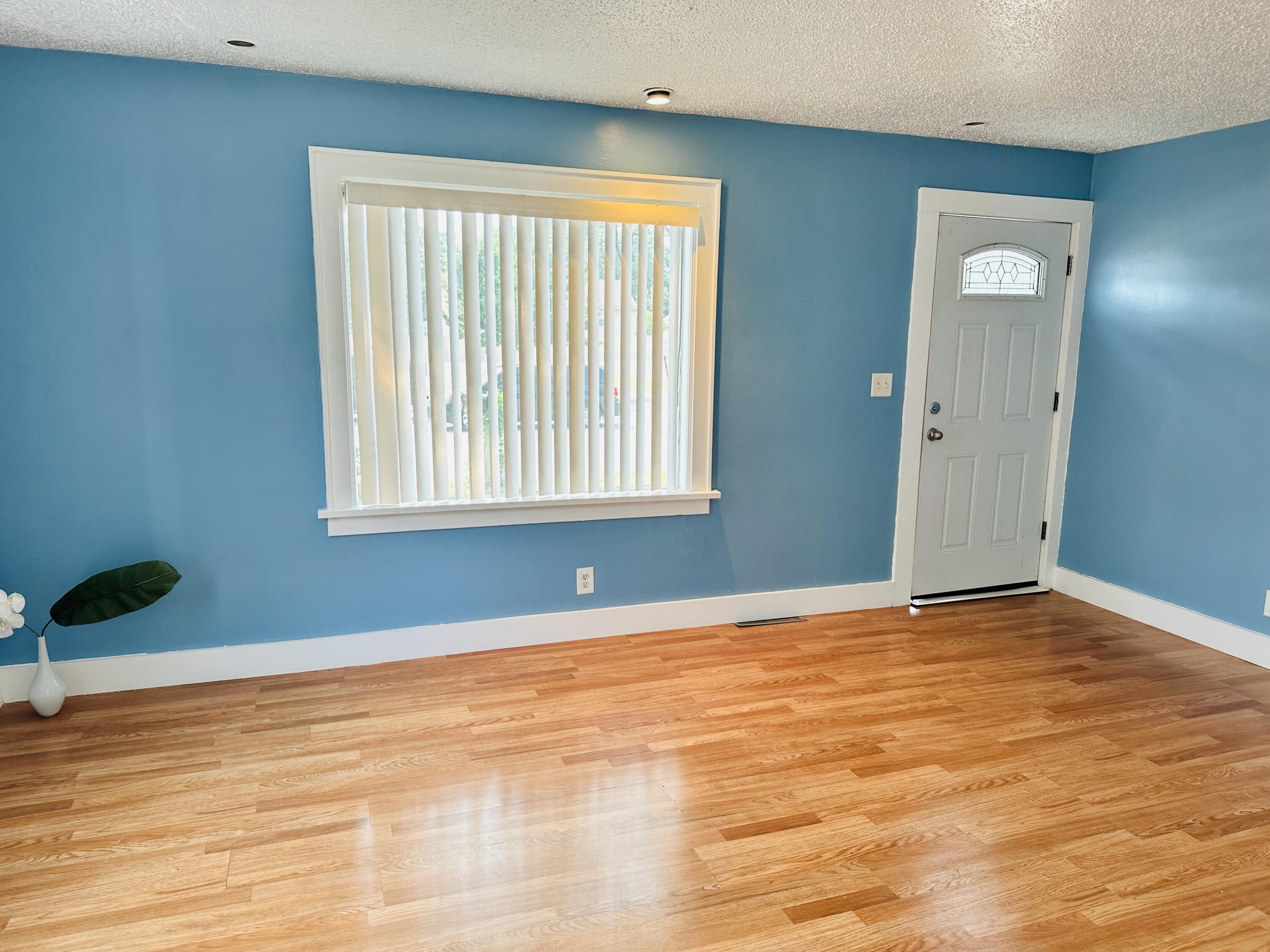2174 S Getty Street Muskegon MI 49444