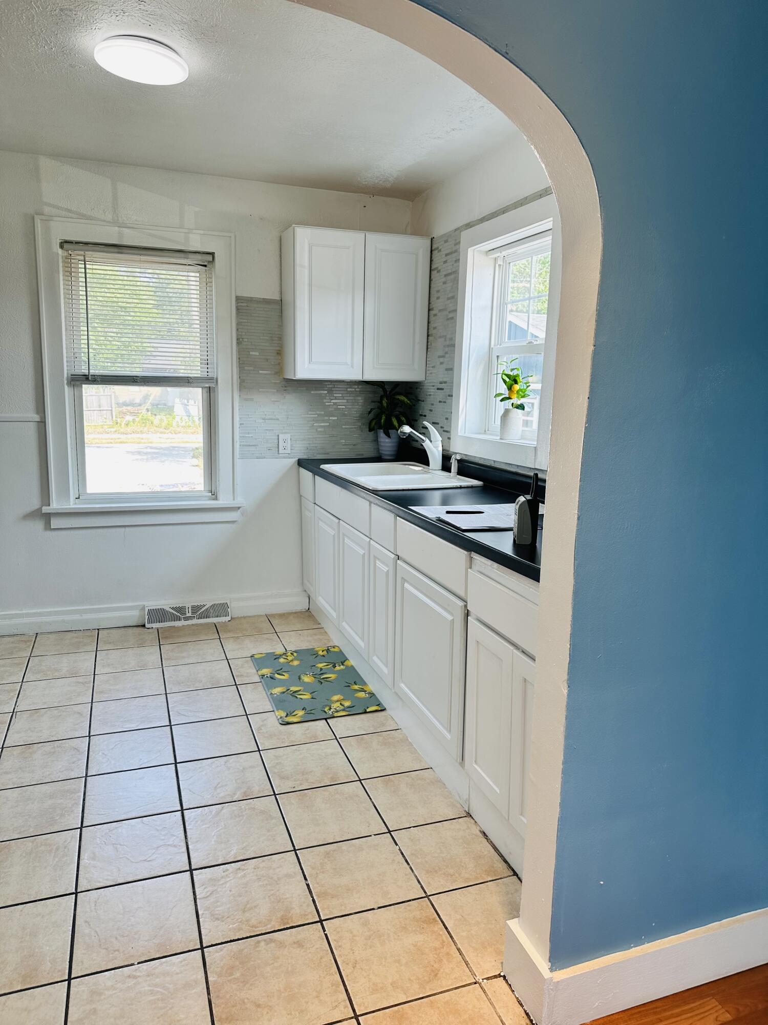 2174 S Getty Street Muskegon MI 49444