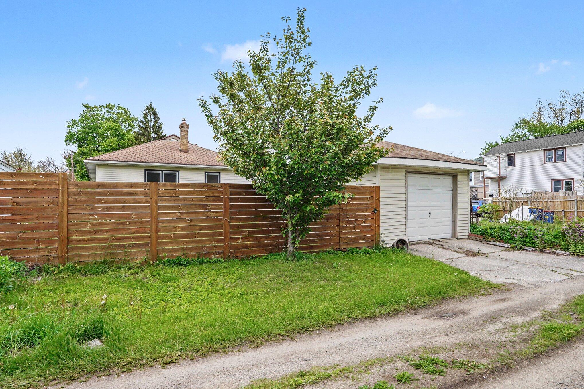 818 Norbert Street NW Grand Rapids MI 49504