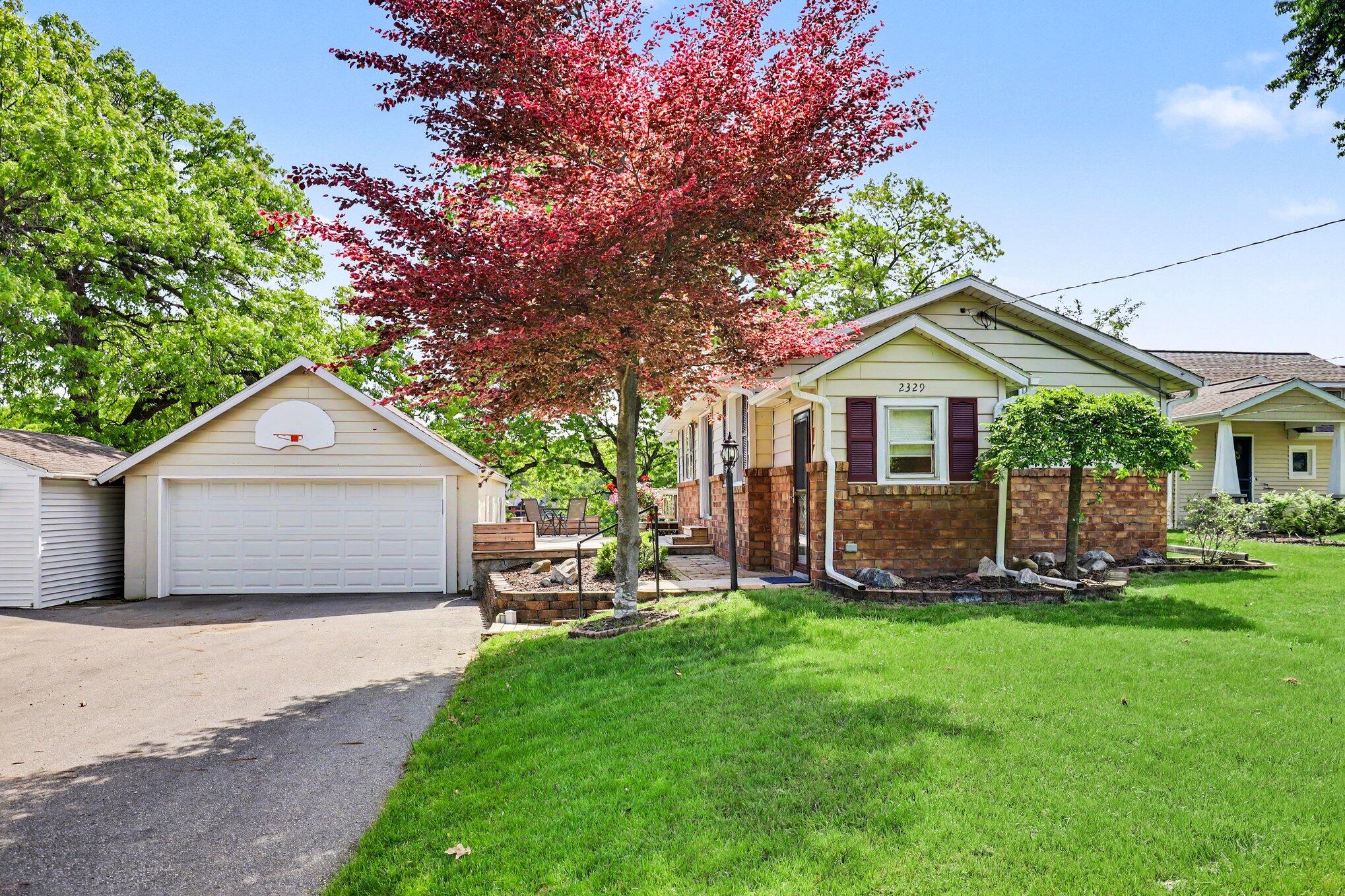 2329 Schimperle Drive NE Grand Rapids MI 49525