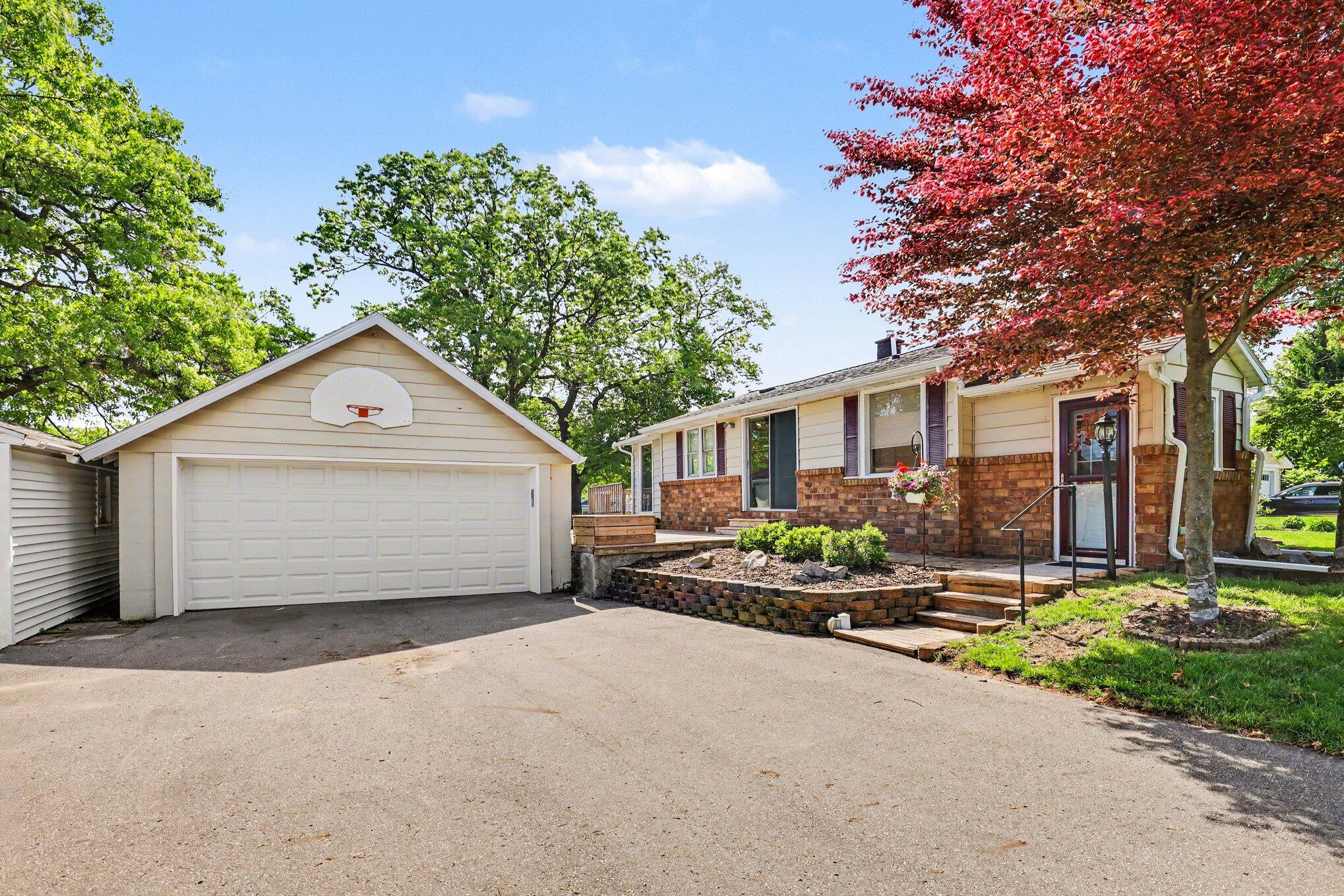 2329 Schimperle Drive NE Grand Rapids MI 49525