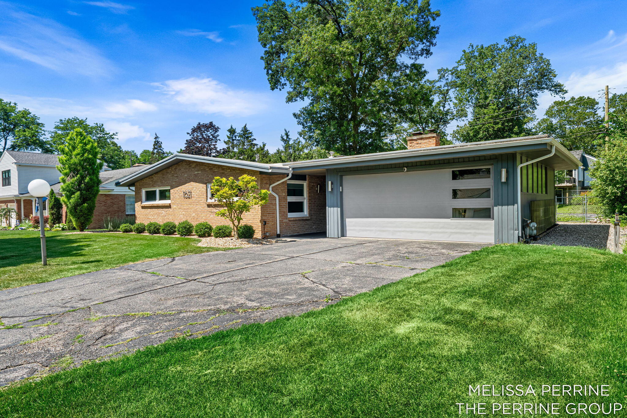 1621 Woodcliff Avenue SE Grand Rapids MI 49506