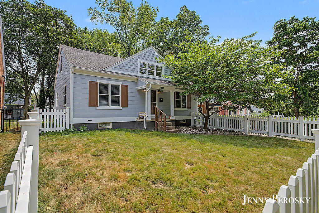 1044 Breton Road SE East Grand Rapids MI 49506