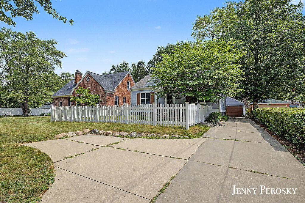 1044 Breton Road SE East Grand Rapids MI 49506