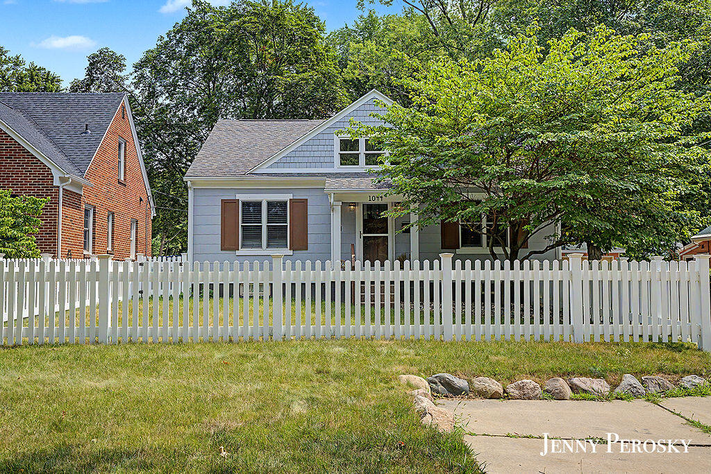 1044 Breton Road SE East Grand Rapids MI 49506
