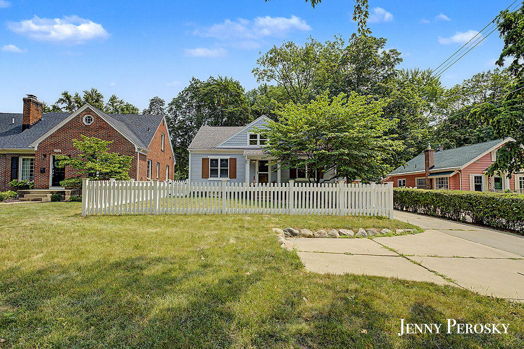 1044 Breton Road SE East Grand Rapids MI 49506