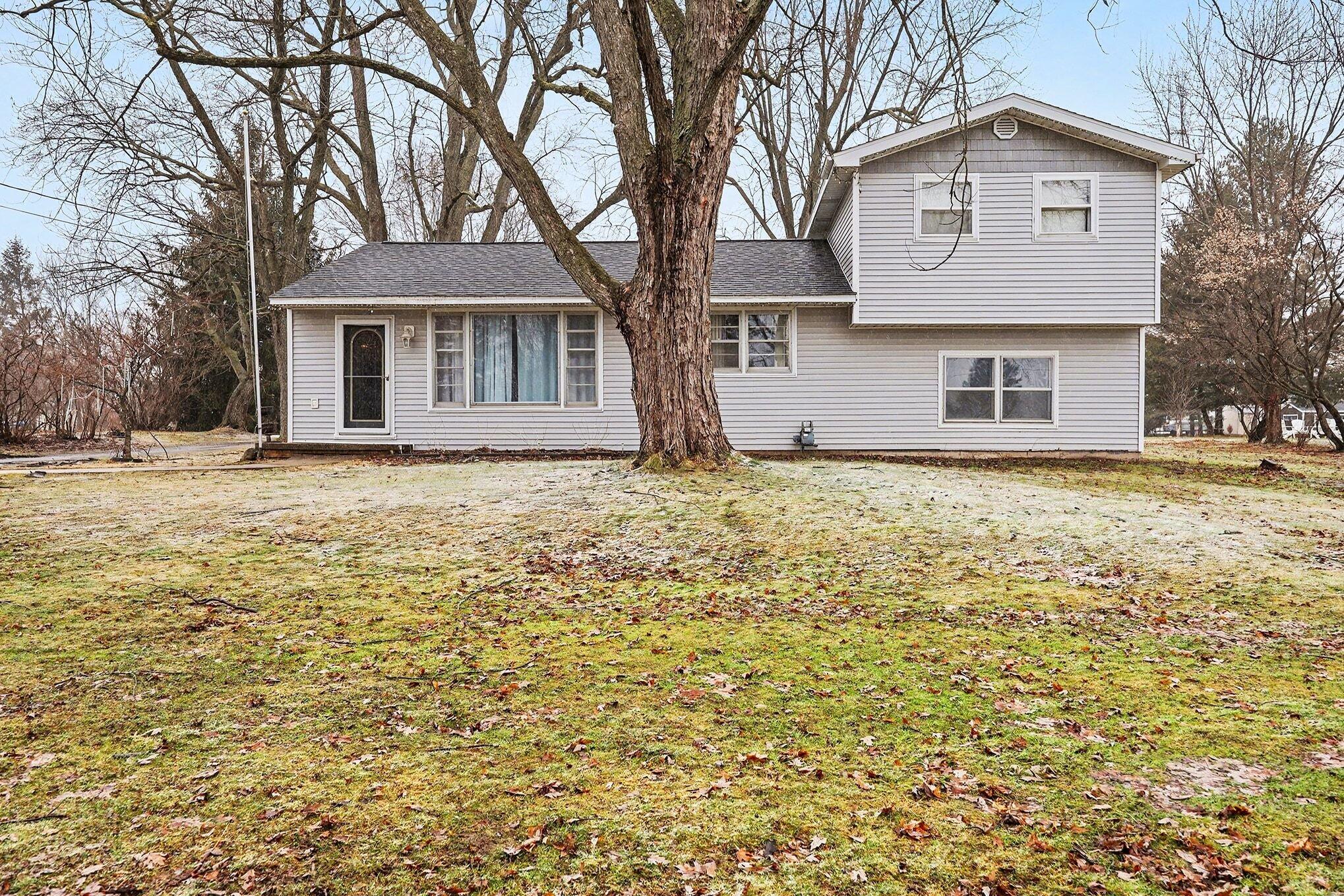 2463 Kinney Avenue NW Grand Rapids MI 49534