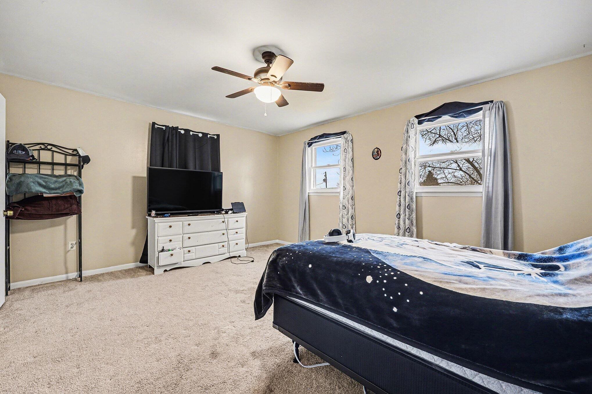 2463 Kinney Avenue NW Grand Rapids MI 49534
