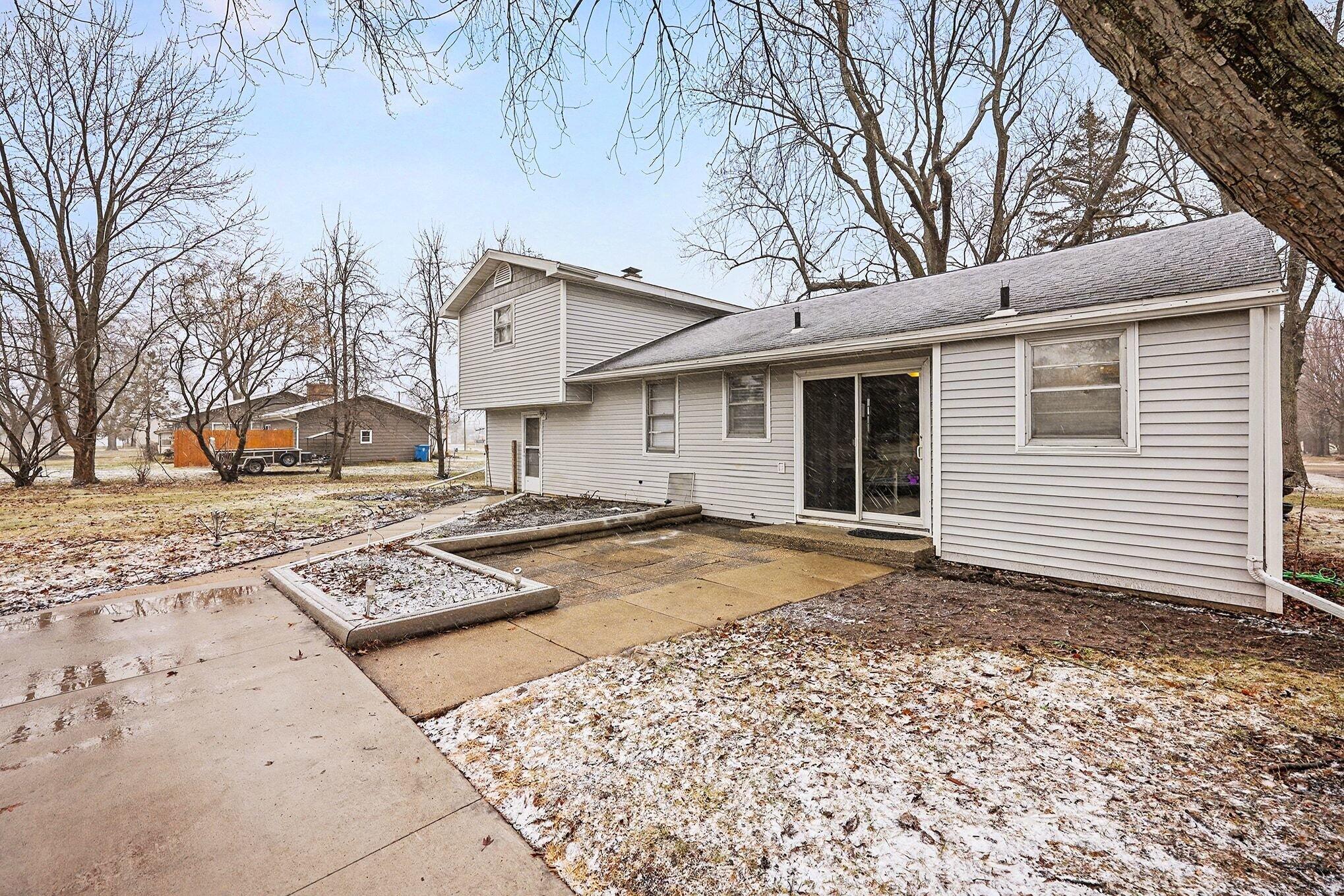 2463 Kinney Avenue NW Grand Rapids MI 49534