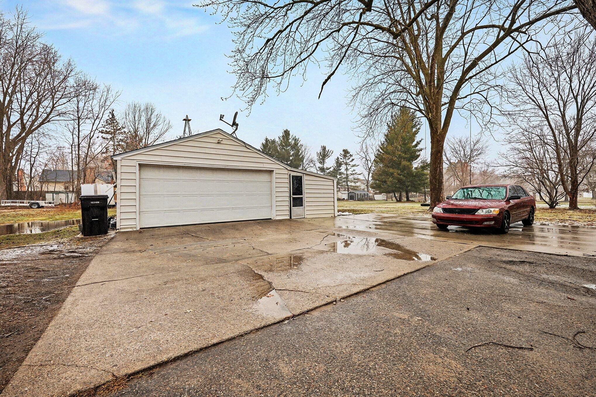 2463 Kinney Avenue NW Grand Rapids MI 49534