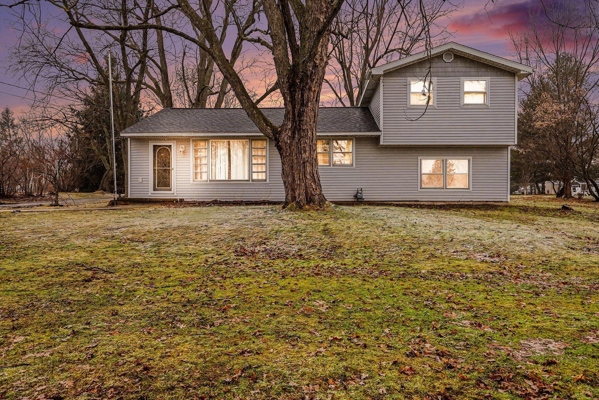 2463 Kinney Avenue NW Grand Rapids MI 49534