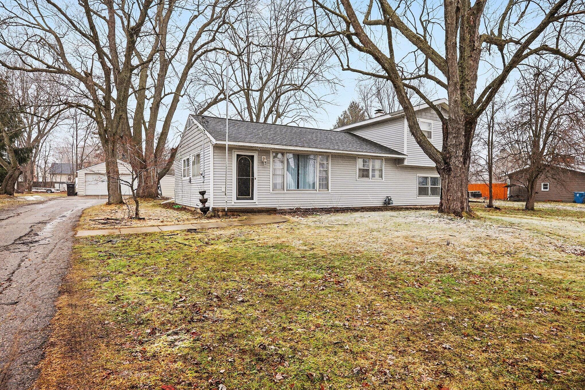 2463 Kinney Avenue NW Grand Rapids MI 49534