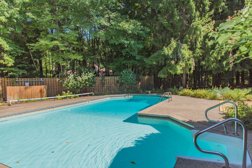 6798 Oak Highlands Drive Kalamazoo MI 49009