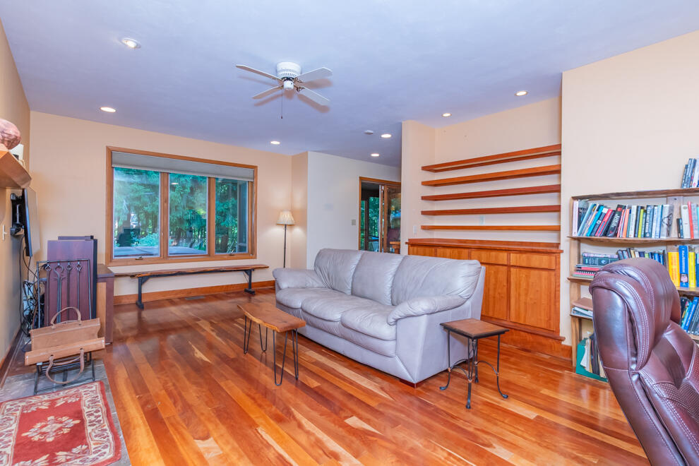 6798 Oak Highlands Drive Kalamazoo MI 49009