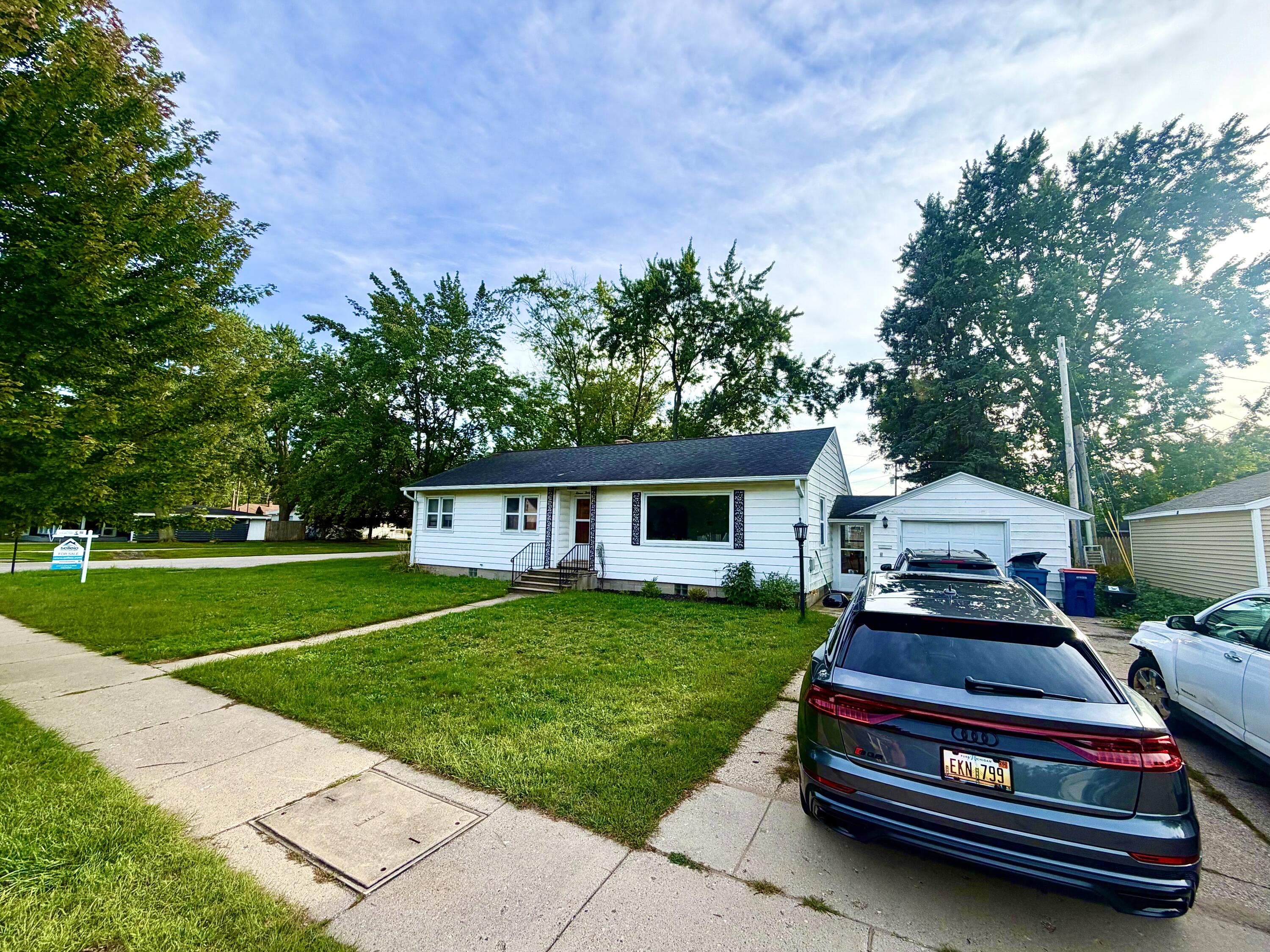 1135 W Summit Avenue Muskegon MI 49441