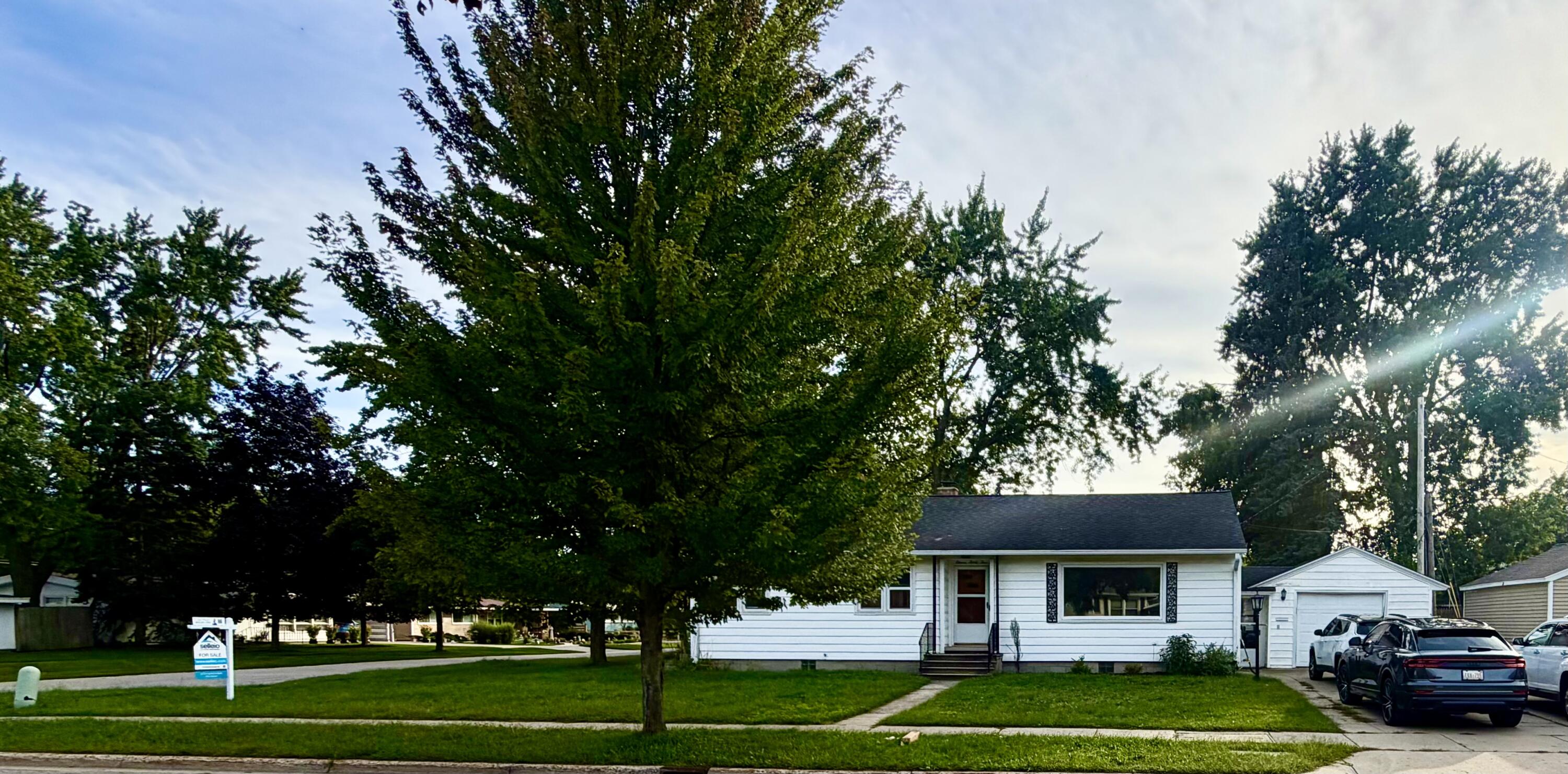 1135 W Summit Avenue Muskegon MI 49441