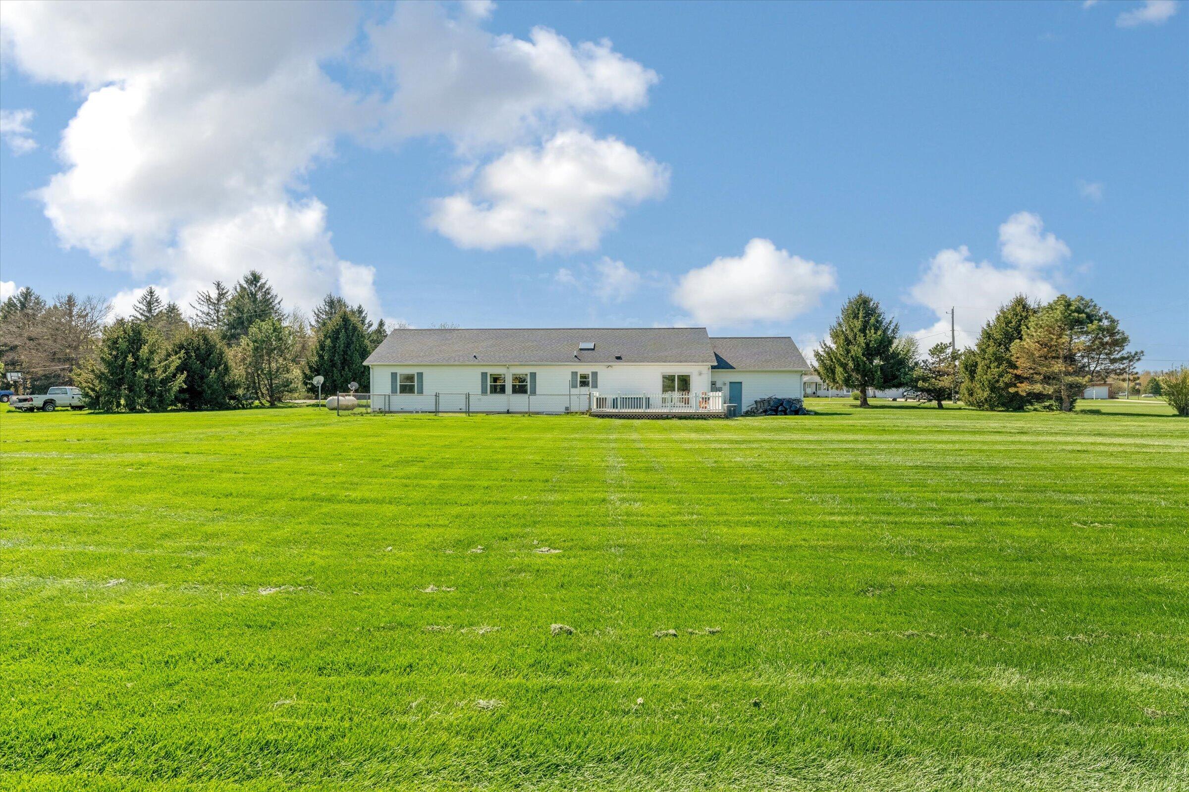 70915 Sterling Drive Edwardsburg MI 49112