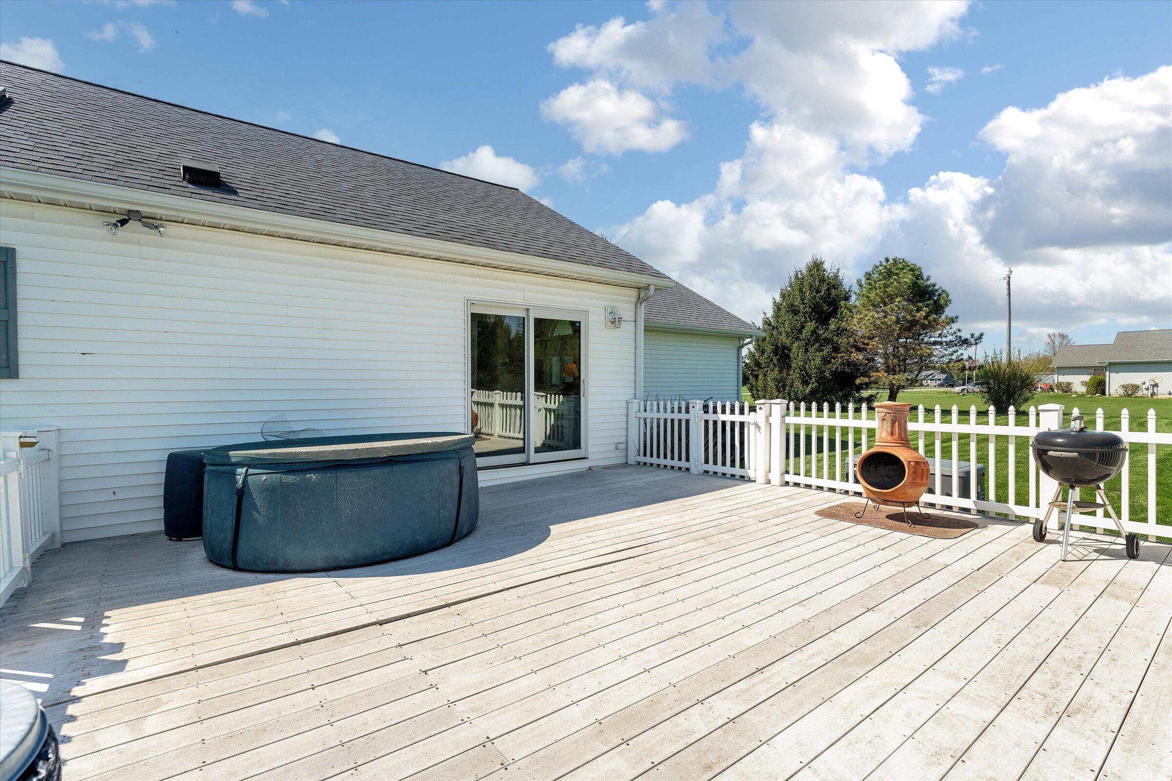 70915 Sterling Drive Edwardsburg MI 49112