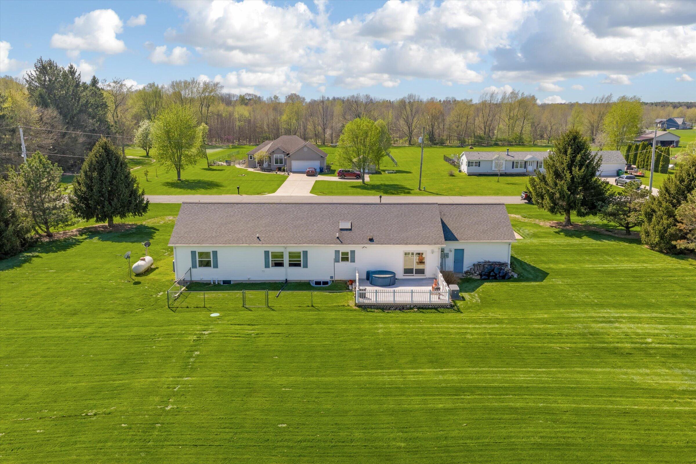 70915 Sterling Drive Edwardsburg MI 49112