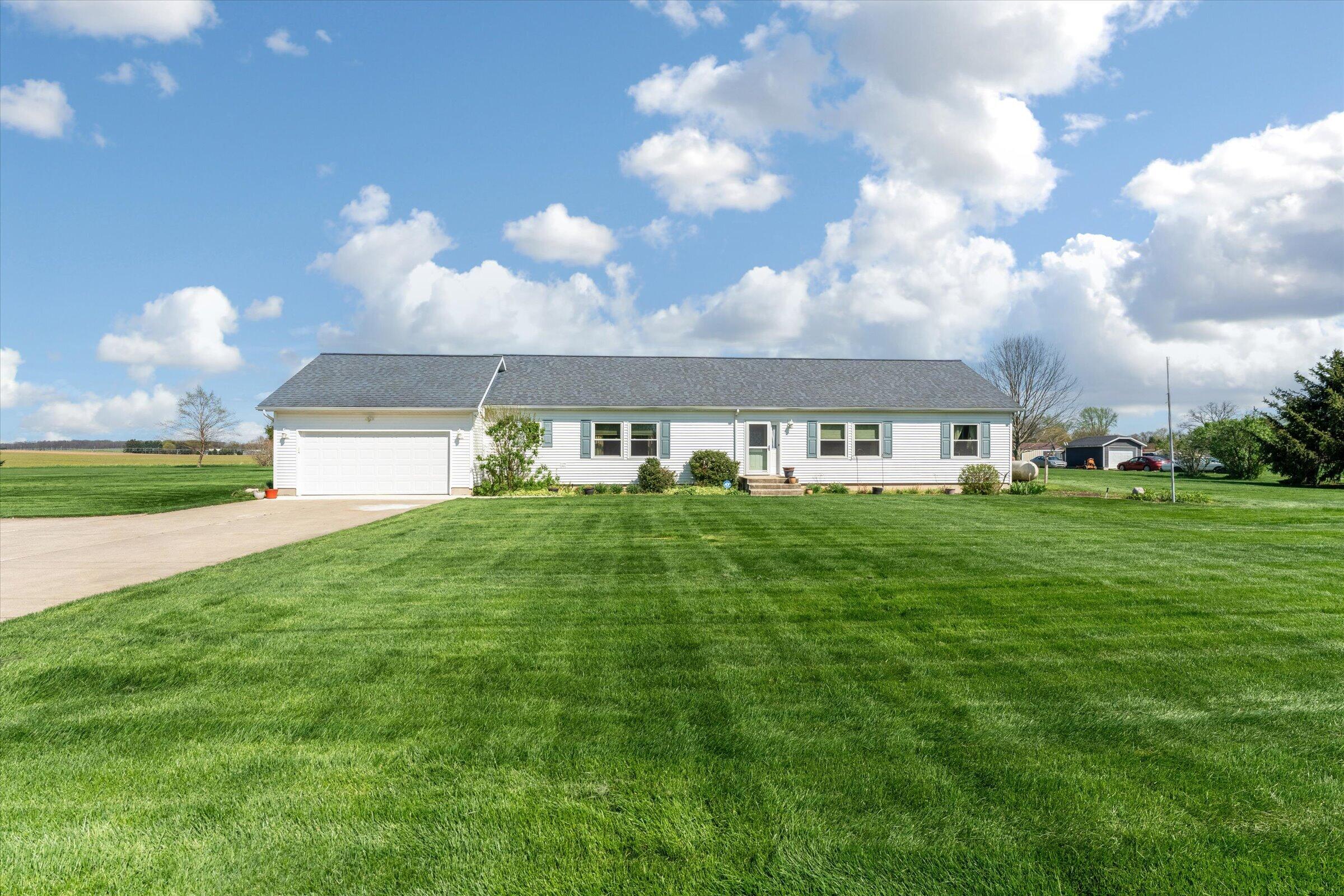 70915 Sterling Drive Edwardsburg MI 49112