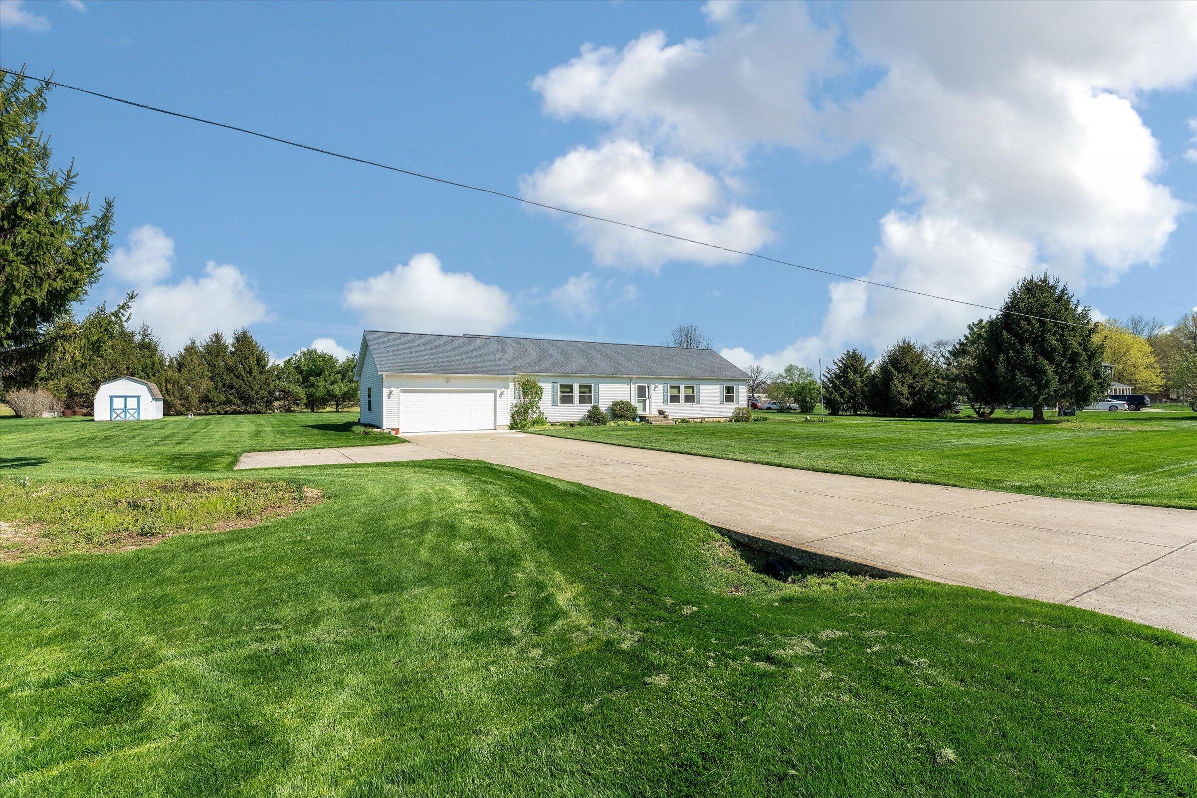 70915 Sterling Drive Edwardsburg MI 49112