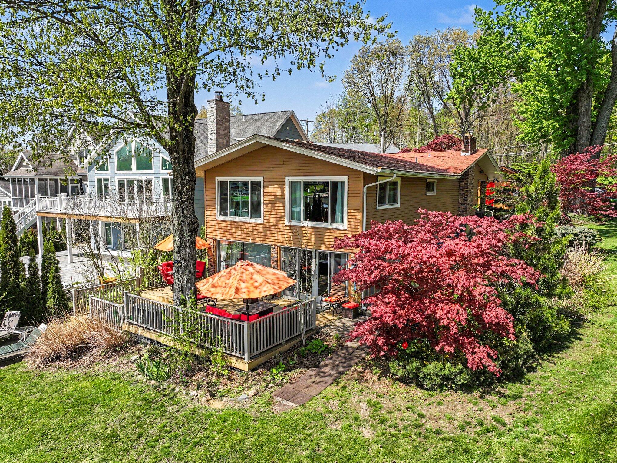 Dowagiac MI, 50575 W Lakeshore Drive